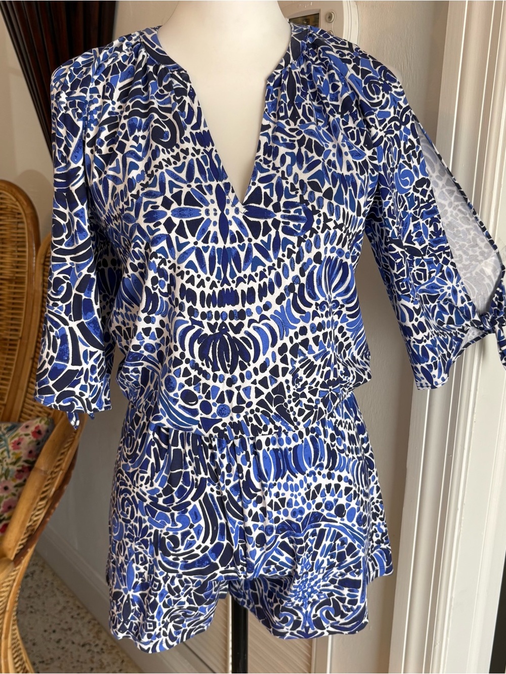 Lilly Pulitzer Blue Mosaic Tile Print Shorts ROMPER! 3/4 Slit Sleeve. Excellent